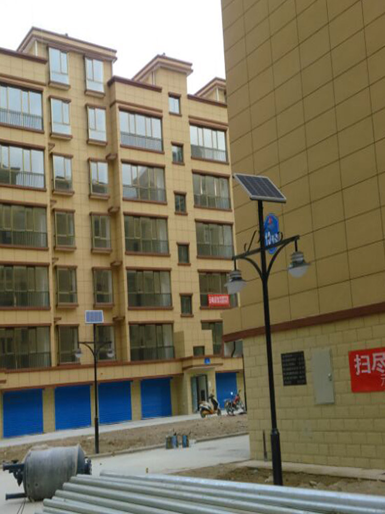 小區(qū)太陽能路燈價格 小區(qū)太陽能路燈價格